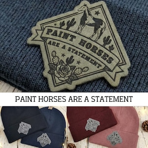 Paint Horse Beanie | "Paint Horses zijn een statement" patch | Western Rider cadeau | Winterstalmuts | Beechfield gebreide muts