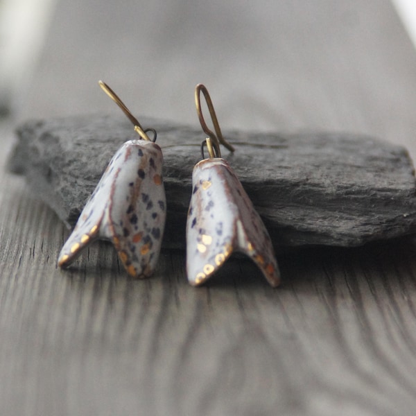 Ohrringe aus Keramik (Schmetterling), Ohrringe mit baumelnden Schmetterlingsflügeln, Ohrringe aus Keramik (Motte), Ohrringe mit Tonhaken, Geschenk für Naturliebhaber, Mutter G1GF001