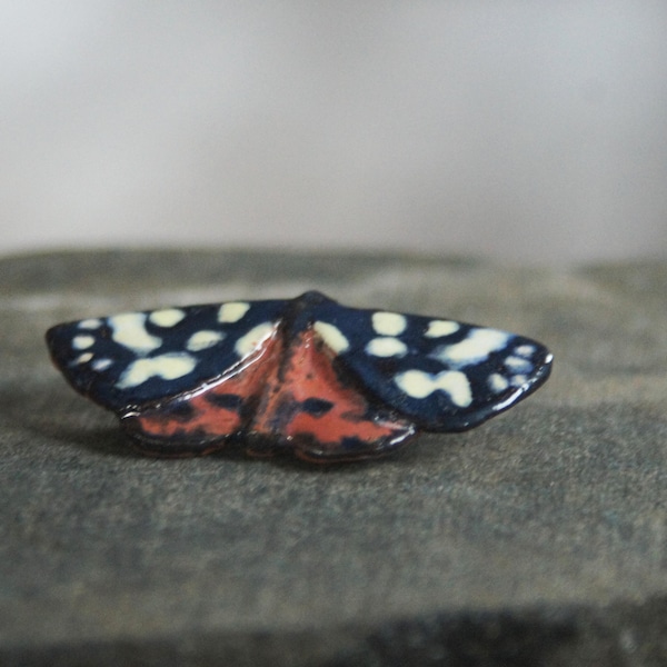 Butterfly pin brooch I Woodland ceramic art jewelry I animal jewelry I animal brooch I wildlife jewellery I wildlife jewelry I moth keramik