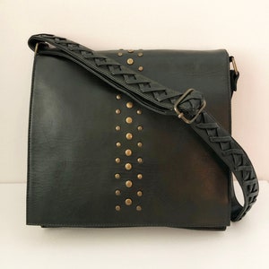 Bolso bandolera de cuero verde hecho a mano