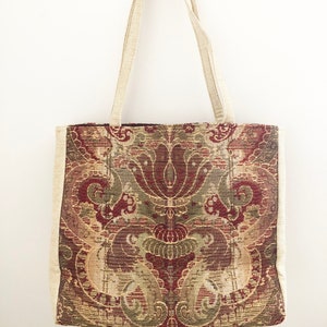 Bolso de mano con tapiz rojo hecho a mano