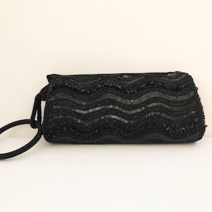 Cartera de mano con cuentas negras hecha a mano