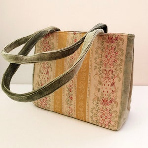 Sac porté épaule en jacquard fleuri avec bordure en velours