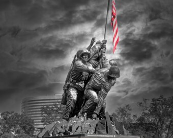 ワシントンD.C.にあるアメリカ海兵隊戦争記念碑で、名誉と犠牲の真髄に触れてください。