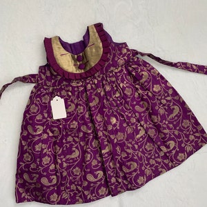 Lila Kleid aus Halbseide von Paithani