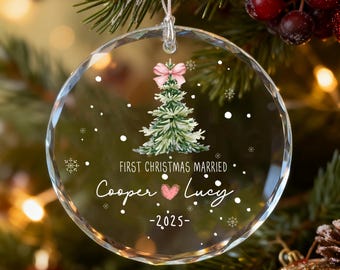 Ornamento natalizio personalizzato per coppia: ornamento in vetro con albero acquerello, ornamento personalizzato per albero di Natale, nomi e anno di coppia personalizzati