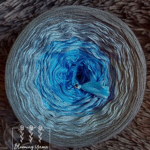 Gradient ombre yarn cake, colour combination C055