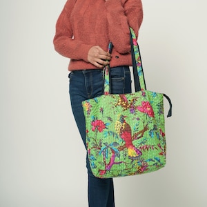 Encantador bolso de mano Kantha de pájaro de la selva 100% algodón orgánico bordado Ava diseño étnico vibrante verde rosa azul bolso de hombro