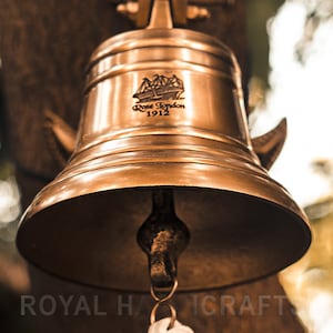 Campana de puerta Vintage Rose London 1912 - Encanto náutico con sonido pesado - Campana de barco para interior/exterior de 15,24 cm - Soporte de pared incluido