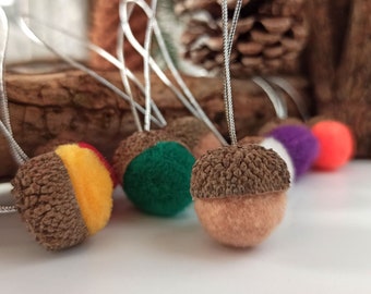 Set of 14 Pompom Acorns with Natural Acorn Caps | Natural Home Decoration | Minimalist Home Decor | Gift for Friends | Handmade Ornaments