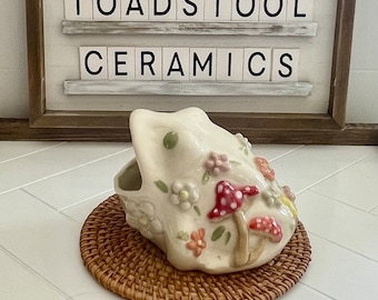 Rana Hongo. Se puede usar como estropajo, macetero, llavero, bolígrafo, etc. ¡Cerámica casera! ¡Un detalle encantador!