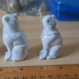 Howlite kitty carvings