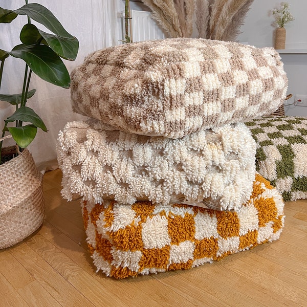 Pouf damier marocain en plusieurs couleurs disponibles fabriqué à la main et 100% laine.