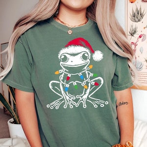 Christmas Frog Shirt | Funny Frog Tee | Frog Lover Gift | Cute Frog T-Shirt | Xmas Frog Shirt