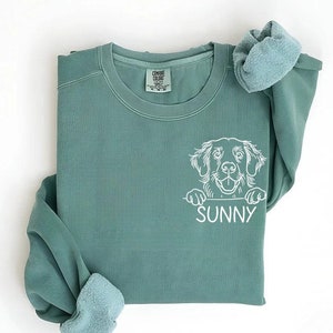 Custom Golden Retriever Sweatshirt | Personalized Dog Name Sweater | Golden Mama Gift | Dog Lover Crewneck | Cozy Golden Retriever Sweater
