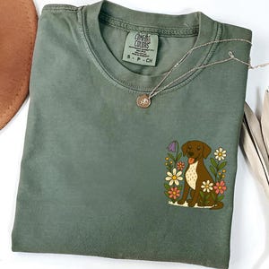 Camiseta con estampado floral de pointer alemán de pelo corto / Camiseta con colores cómodos para perros / Regalo para amantes de los pointers alemanes / Camiseta con estampado de pointer alemán de pelo corto / Camiseta para mamá de perro GSP