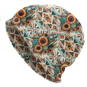 Peut inclure: Un bonnet orné d'un motif floral et géométrique vibrant. Le chapeau présente des tournesols, des succulentes et des cactus dans des tons orange, vert et sarcelle, sur un fond de motifs géométriques aux tons terre.