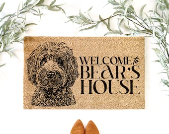 Felpudo personalizado con nombre Goldendoodle de bienvenida, felpudo divertido para perro, felpudo personalizado, felpudo con nombre de perro, felpudo divertido, felpudo para el hogar