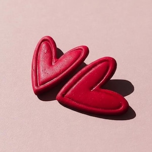 Handgemachte rote Herz Ohrstecker - hypoallergene Modelliermasse - Valentinstagsgeschenke