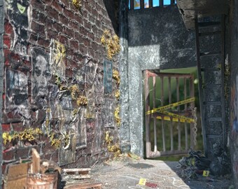 Uniek handgemaakt moordmysterieboekhoekje | Recreatie op plaats delict met politielichten en bliksem | Woondecoraties