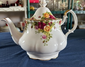Royal Albert Old Country Roses Large Teapot EXCELLENT COND England 1962 Stamp