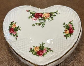 Royal Albert Old Country Roses Heart Shaped Jewelry Trinket Box Dish Gold Trim
