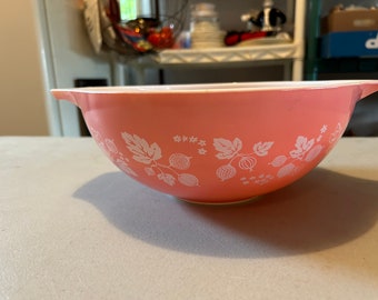 Vintage 1950s PYREX 444 Pink Gooseberry Large Cinderella Mixing Bowl 4 Quart