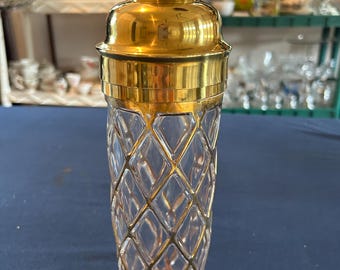 Coctelera de cristal con diseño de celosía de diamante chapada en oro de 18 quilates de Josef ALTUZARRA