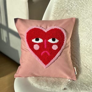 Funda de cojín bordada con aguja perforada y cara triste y linda, almohada decorativa, funda de almohada hecha a mano, hecha a mano, funda de almohada personalizada