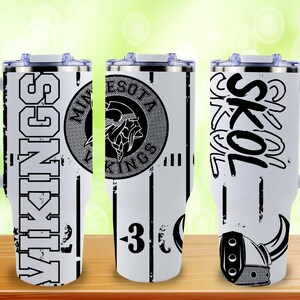 Puede incluir: Taza de cer&aacute;mica blanca con asa negra y la frase "But First, Coffee" escrita a mano. Apropiada para caf&eacute; o t&eacute;, con una capacidad aproximada de 340-450 ml.