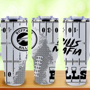 Puede incluir: Un letrero de madera r&uacute;stica con el texto "Welcome to our home" en letras blancas. El letrero presenta un acabado envejecido y un dise&ntilde;o simple y acogedor, ideal para un porche o entrada.