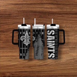 Vaso Stanley de 40 oz con grabado inspirado en la NFL / Copa Stanley deportiva personalizada / Artículos para beber para el día del partido New Orleans