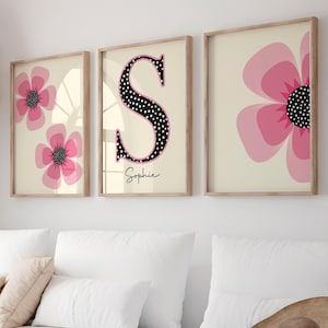 Floral initialen kinderkamerkunst Set van 3: aangepaste naam, roze decor (digitale download)