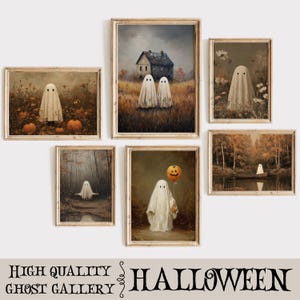 Puede incluir: Una colección de impresiones artísticas enmarcadas con ilustraciones de fantasmas caprichosos al estilo vintage. Cada impresión representa un fantasma en varias escenas otoñales, con el texto "HIGH QUALITY GHOST GALLERY" y "HALLOWEEN".