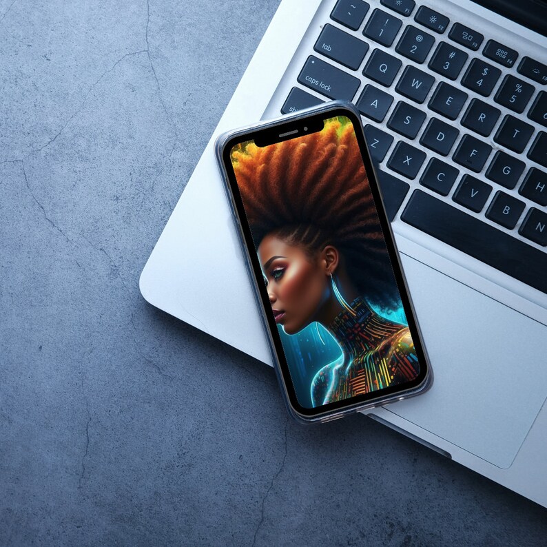 Op de afbeelding: Een smartphone die een digitale illustratie van een vrouw met lang, krullend, kastanjebruin haar weergeeft. De vrouw draagt een kleurrijke, geometrisch gepatroneerde outfit en heeft een blauwe en groene achtergrond.