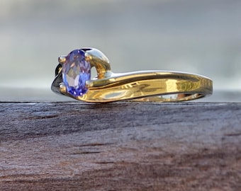 Pretty Natural Tanzanite 14k Yellow Solid Gold Statement Cocktail Ring
