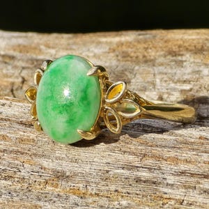 Nature Inspired Solitaire Cabochon Jade 14k Gold Cocktail Ring