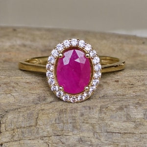 Classic Natural Ruby and White Topaz 10k Yellow Solid Gold Birthstone Statement Cocktail Ring