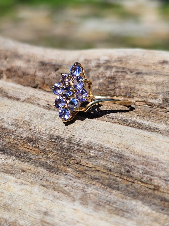 Cute 9 Stone Synthetic Tanzanite Cluster Everyday… - image 1