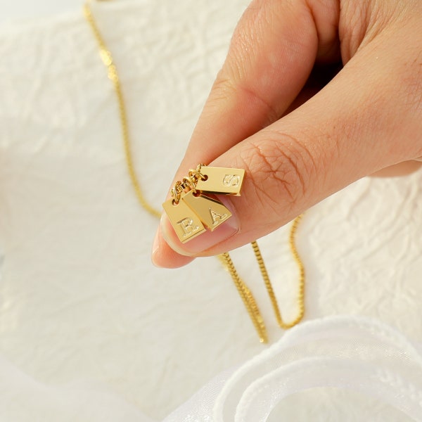 Zierliche Initialen-Anhänger-Halskette, Gold-Anhänger-Buchstaben-Halskette, minimalistischer Buchstaben-Anhänger, personalisierte Schmuckgeschenke für Mama