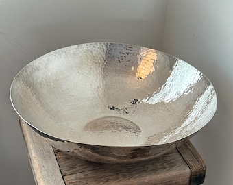 Bol de servir vintage E.P. Copper Jefferies & Co., chapado en plata martillada.