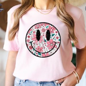 Retro Happy Flowers Shirt, Happy Daisy Smile Sweatshirt, Boho Groovy Flowers Hoodie, Happy Face, Smile Face, Wildflower Tee, Summer  T-shirt