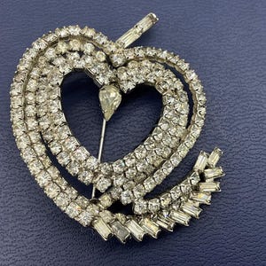 Vintage Rhinestone Heart brooch