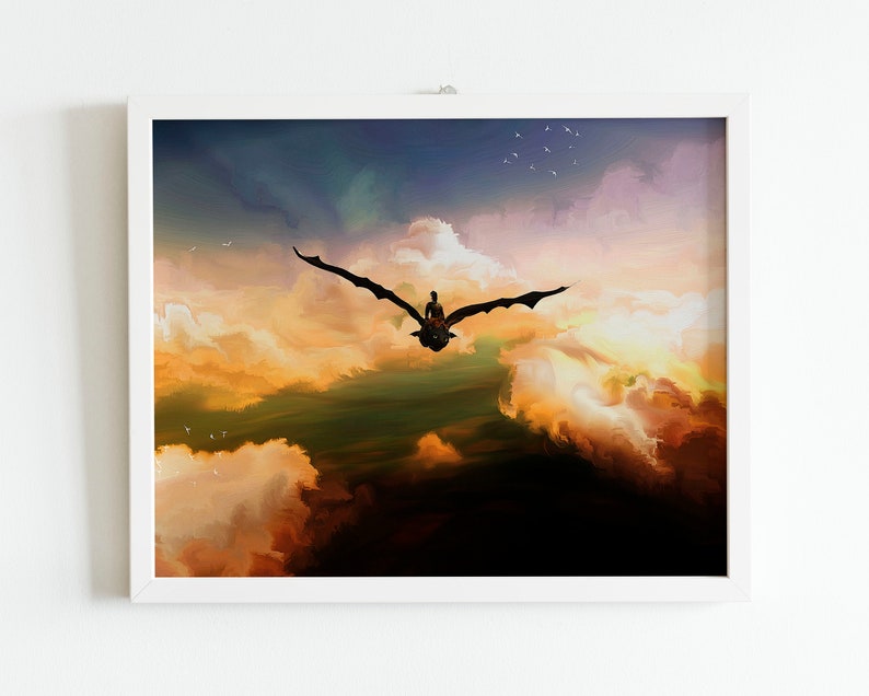 Op de afbeelding: Een silhouet van een persoon die op een draak rijdt tegen een kleurrijke zonsonderganglucht met wolken. De draak vliegt hoog boven de wolken, met een persoon die op zijn rug zit. De lucht is een mix van oranje, roze, paars en blauw.