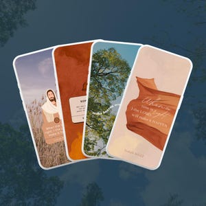 Può includere: Quattro mockup di schermate di telefono con citazioni e immagini ispiranti. Le citazioni sono: "Quando il tempo è giusto, io, il Signore, lo farò", "Ricordati del Signore tuo Dio", "Fai esplodere il cielo", e "Quando il tempo è giusto, io, il Signore, lo farò".