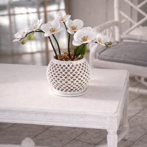 Orchideeënbak met schotel op schaal 1:12 – miniatuur poppenhuispot met rooster (plant niet inbegrepen)
