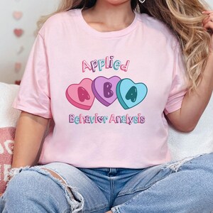 Süßes Valentinstag Unisex T-Shirt für ABA Professionals - ABA Heart Design Perfektes Shirt für BCBAs & RBTs Perfektes Geschenk für Behavior Techs