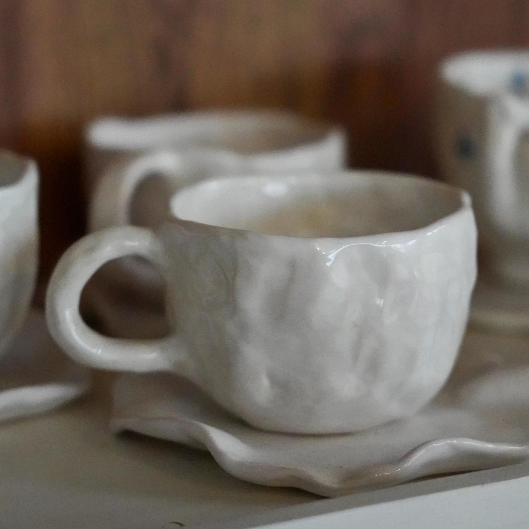 Piattino quadrato raku bianco con fiori realizzato a mano - Per la