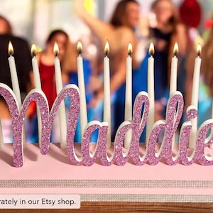 Personlig ljusstake i två nivåer: Sweet 16, Bat Mitzvah, Quinceañera - Ljus och hylsor säljs separat