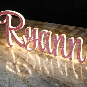 Letrero LED con nombre para quinceañeras/Letrero iluminado personalizado para quinceañeras, bat/bar mitzvah, decoración de fiestas (un letrero por pedido)